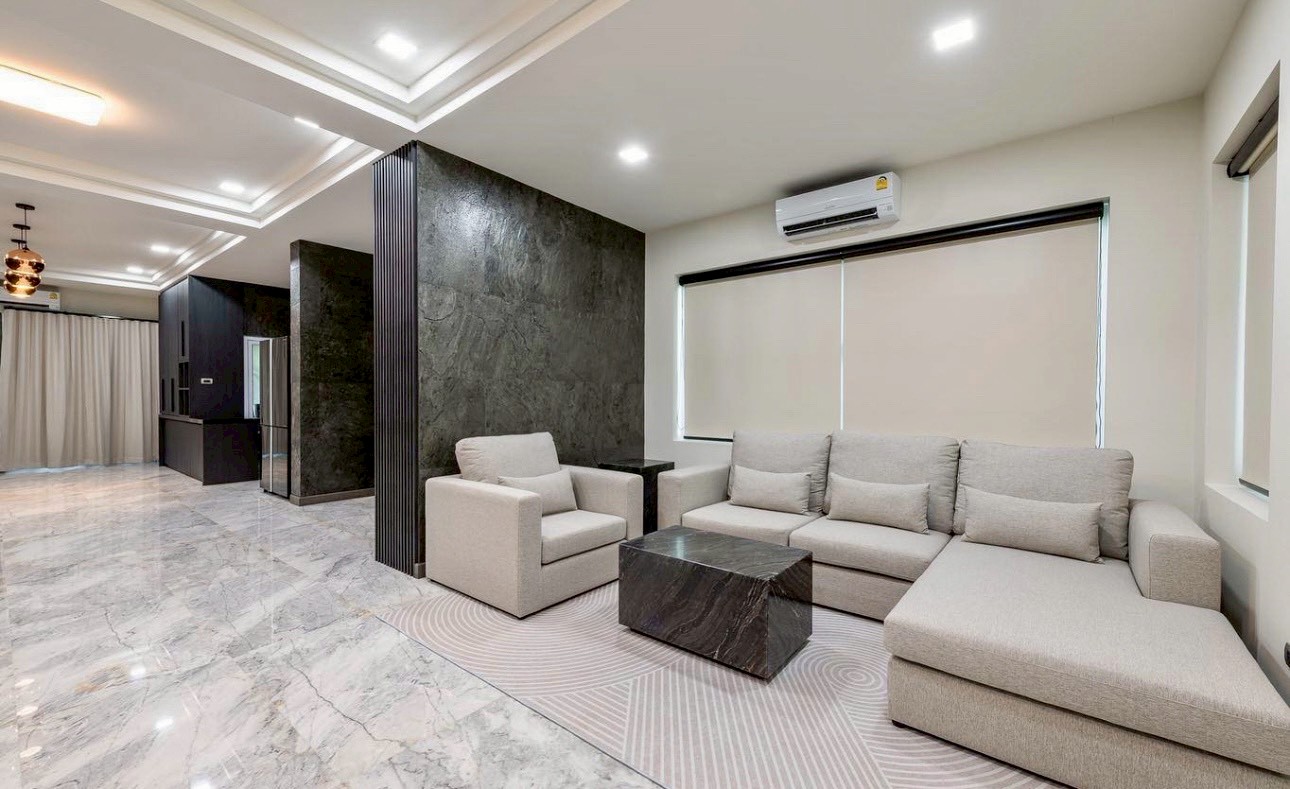 stainless-steel-table